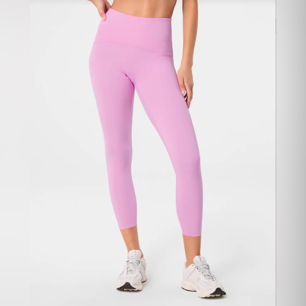 SPANXshape Booty Boost 7/8 Leggings
SPANX and Sports Bra in Petunia